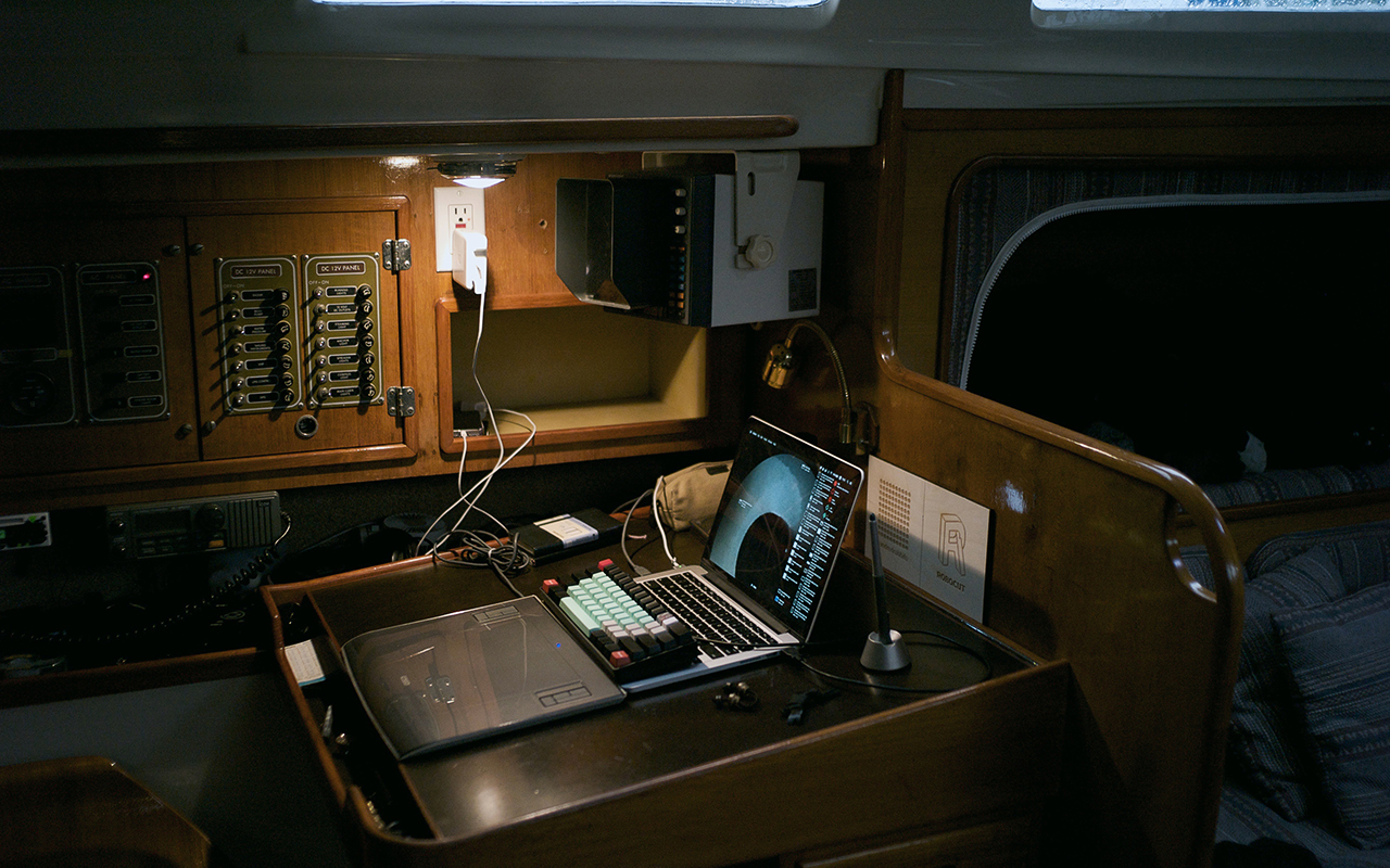 Workstation Aboard Pino